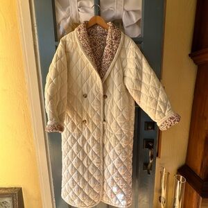Beautiful long quilted reversible jacket by Xirena   M